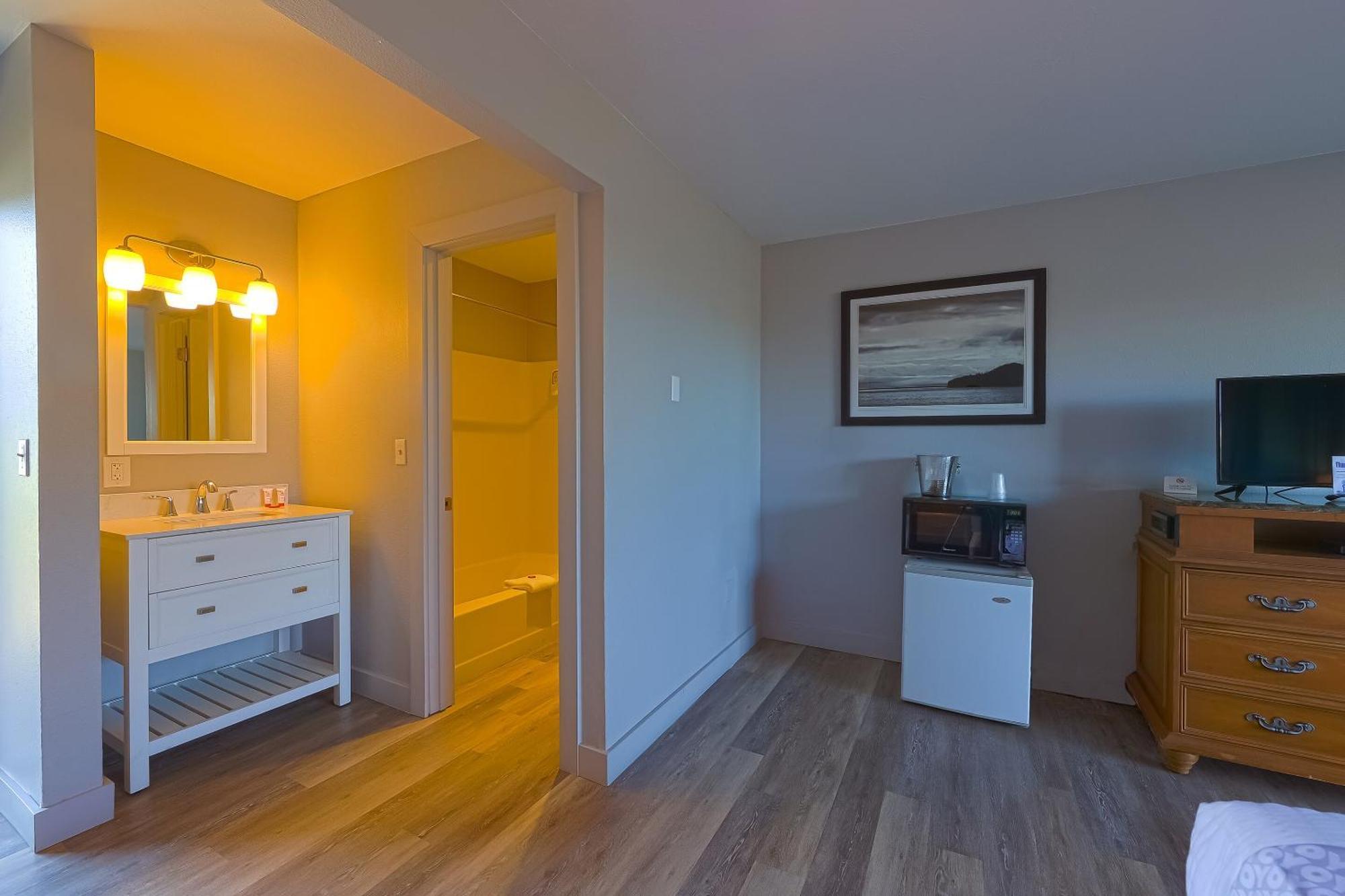 Oyo Waves Hotel Newport Or - Nye Beach ภายนอก รูปภาพ