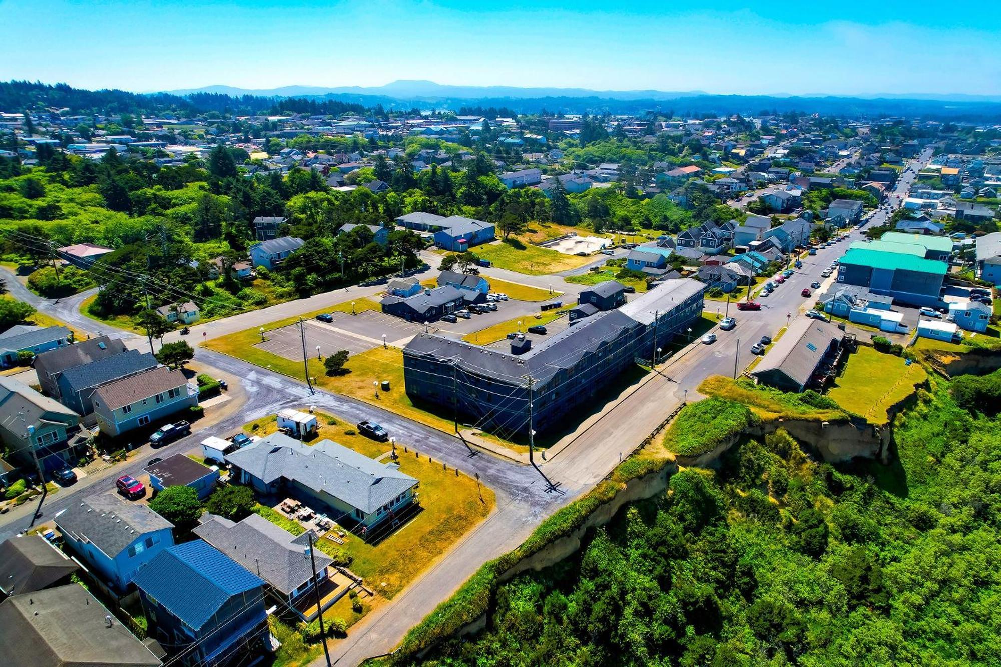 Oyo Waves Hotel Newport Or - Nye Beach ภายนอก รูปภาพ